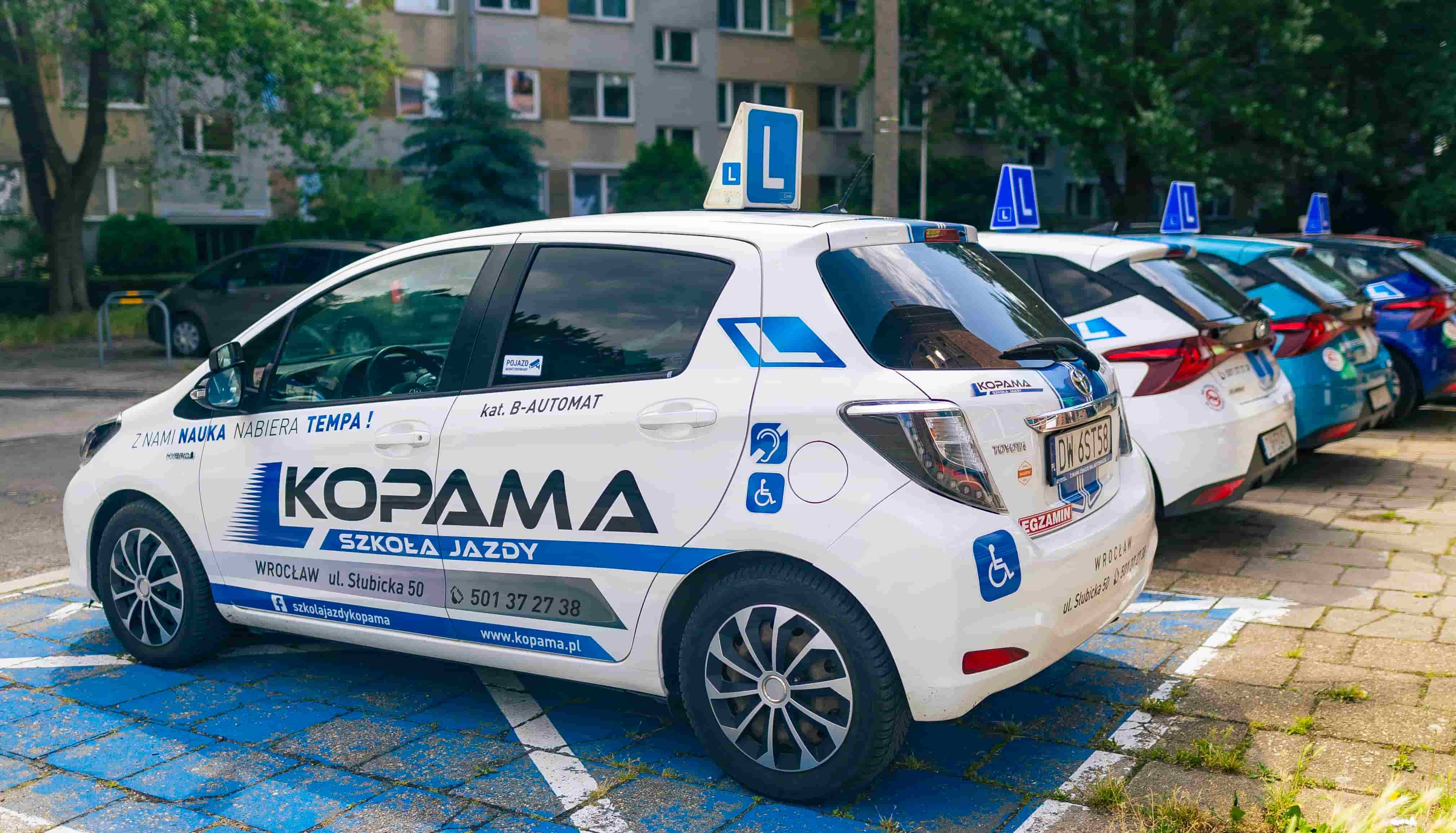 Samochód szkoleniowy do nauki jazdy KopaMa Wrocław - Hyundai i20 z literą LToyota Yaris automat - samochód szkoleniowy kat. B Automat Wrocław - Wrocław - optimized